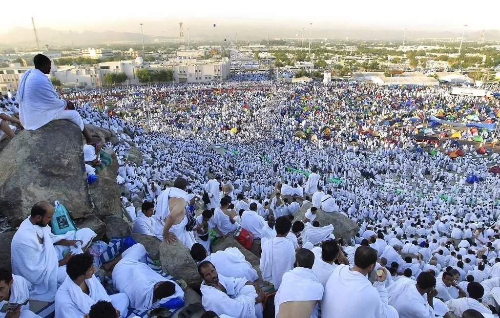 Hajj – pilgrims gathered at Mount Arafat